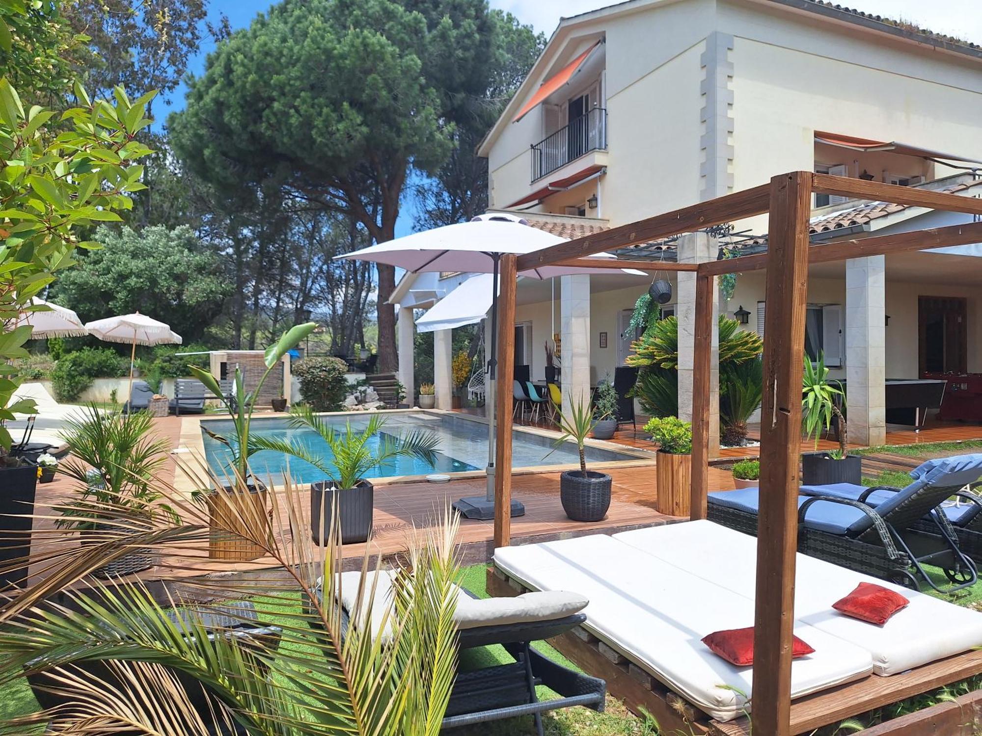 Les Canyes Cottage, Private Villa Resort Piera Exterior photo